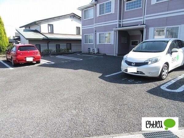 ソレイユ桐ヶ丘（101） 駐車場