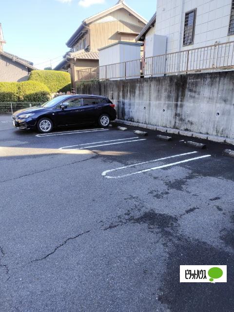知多郡阿久比町大字卯坂アパート 駐車場