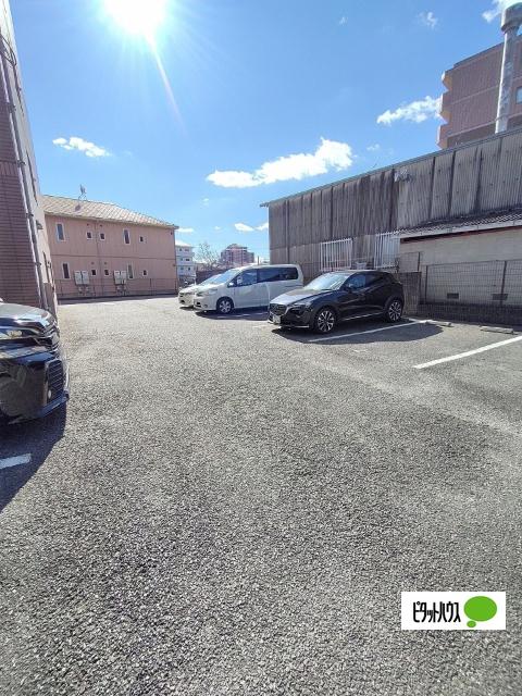 パークサイド雁宿2号館（402） 駐車場