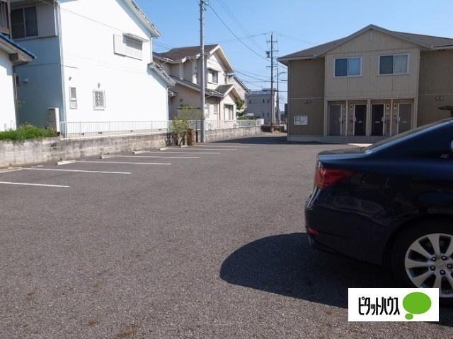 カーミー・芳川　A棟 物件画像