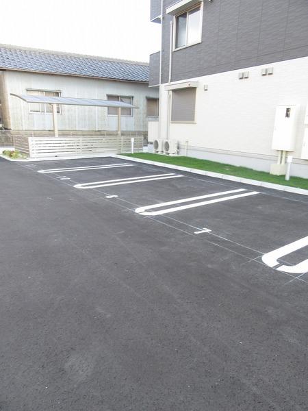 リビングタウン富木島B 物件画像