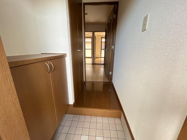 ロイヤルハイツ６９２ 玄関