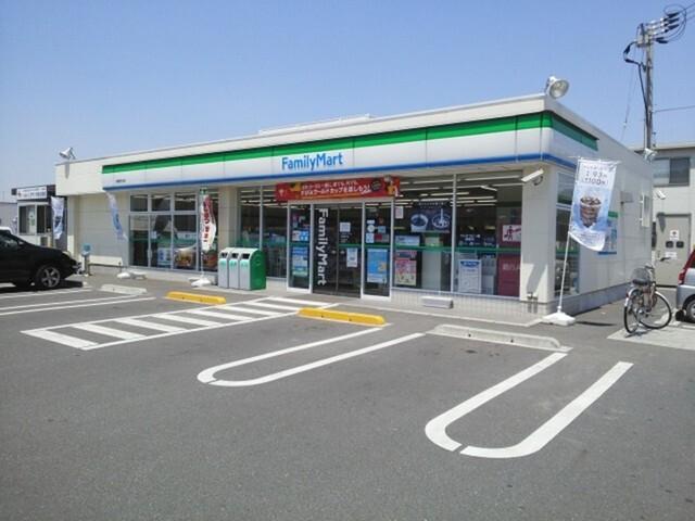 ファミリーマート：900m