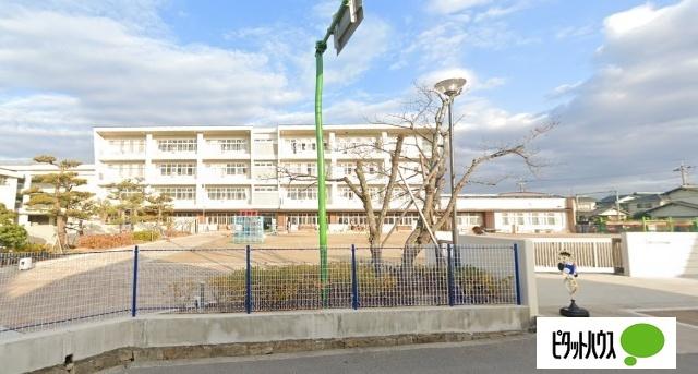 倉敷市立西阿知小学校：673m