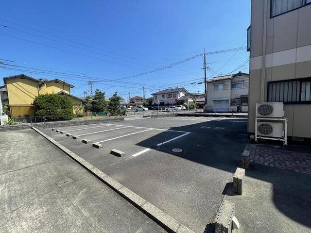 ニューエクセル三宅　Ｅ（202） 駐車場