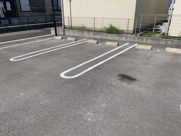 スターライズ（102） 駐車場