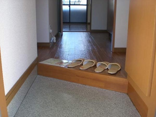 エクセレンス（107） 玄関