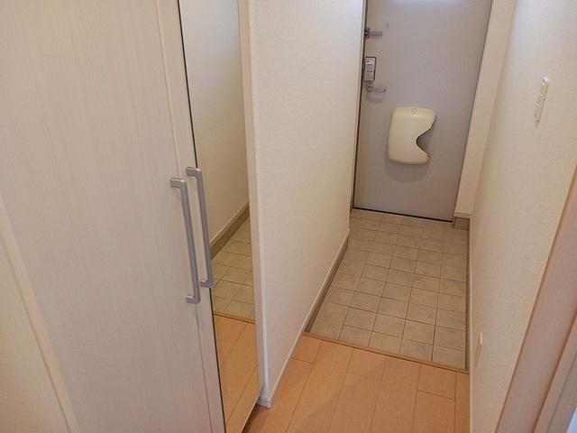 ブリリアント寺家ⅡＡ（101） 玄関