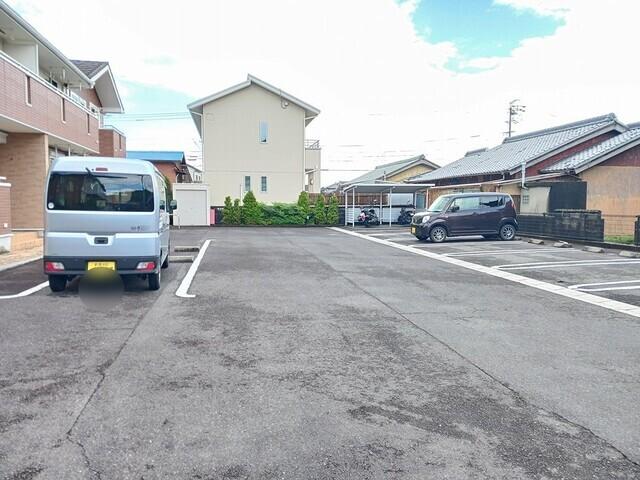 エーン　モーレン（201） 駐車場