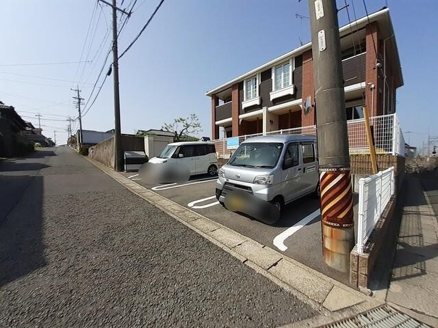 ミラーコロ（102） 駐車場