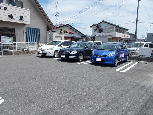 ハピネス・フジ（102） 駐車場