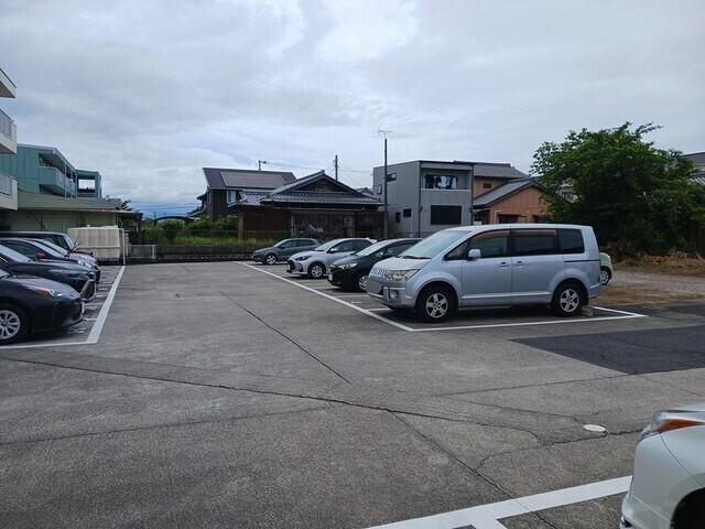 プラドール９２（2-F） 駐車場