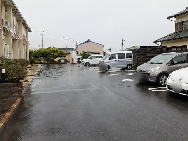 ピュアシス若松（102） 駐車場