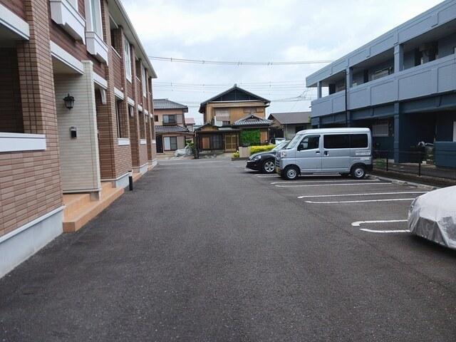 アースエンジェル（102） 駐車場