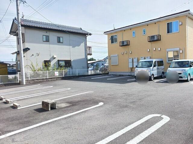 スリーピースＢ（101） 駐車場