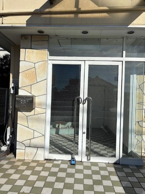 楠町貸店舗（1） 玄関