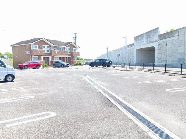 クレア　フォー　シーズンズＢ（202） 駐車場