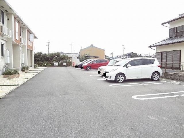 ピュアシス若松（204） 駐車場