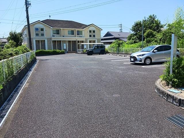 ドゥメゾンＢ（205） 駐車場
