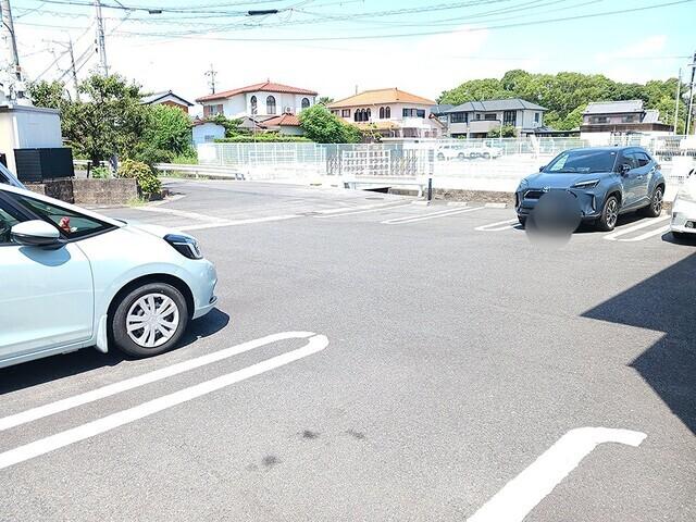 ミルキーⅤ（201） 駐車場