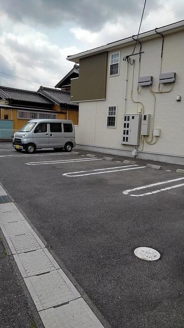セレーノ・Ｍ＆Ｋ（203） 駐車場