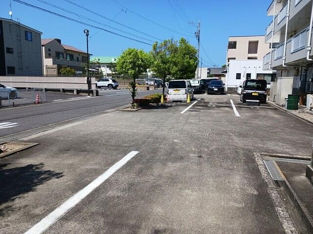 ラヴィータ白子（2B） 駐車場