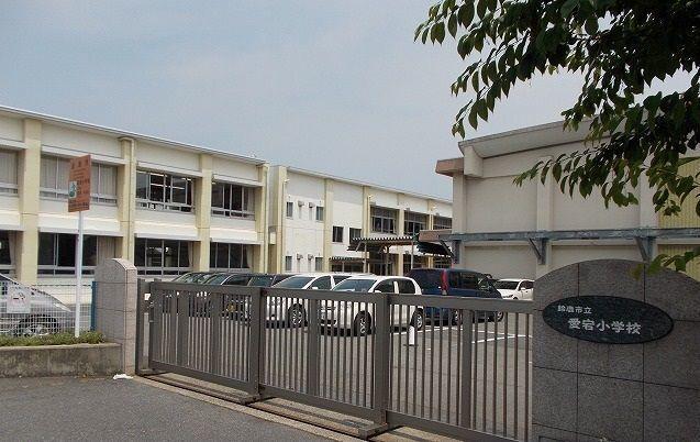 愛宕小学校：950m