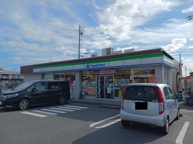 ファミリーマート鈴鹿中江島店：130m