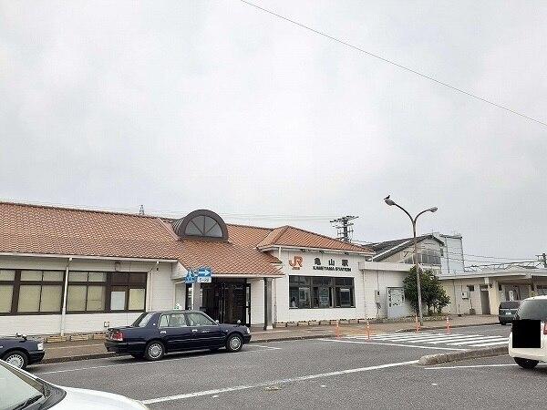 ＪＲ亀山駅：2200m