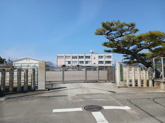 鈴鹿市立若松小学校：101m
