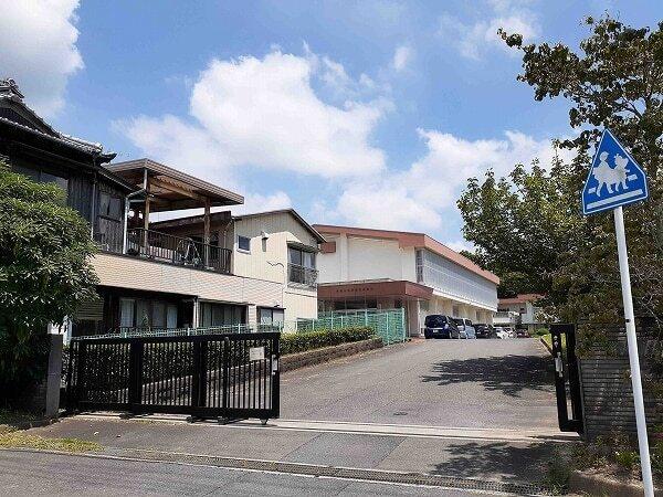 亀山市立野登小学校：550m