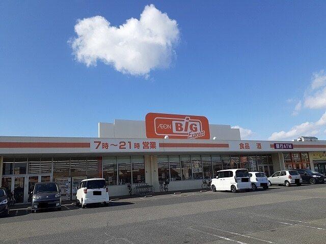 ザ・ビックエクスプレス鈴鹿店：889m