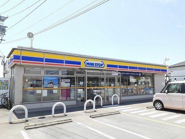 ミニストップ野町店：700m