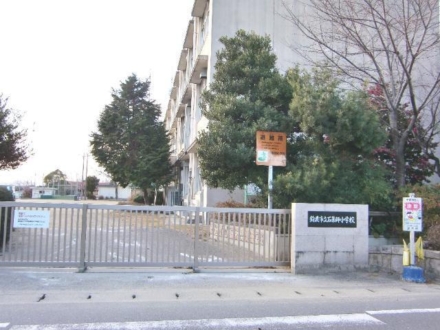 鈴鹿市立石薬師小学校：1384m