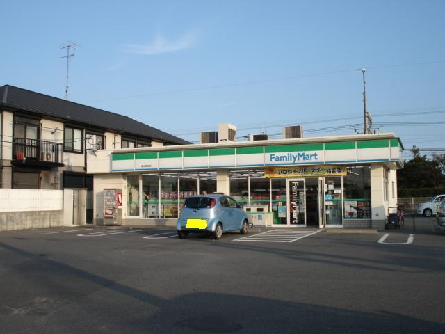 ファミリーマート磯山駅前店：517m
