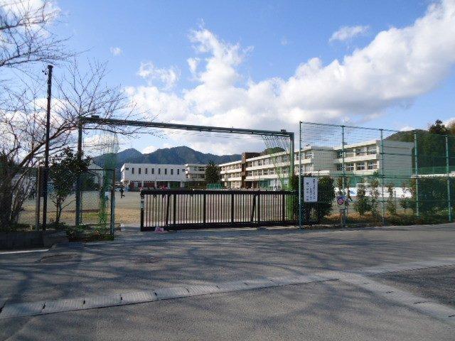 亀山市立関小学校：135m