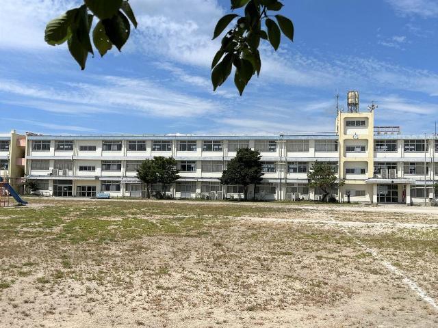 鈴鹿市立牧田小学校：467m