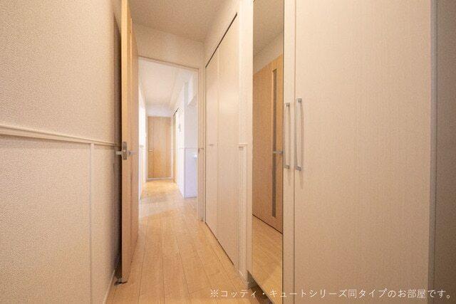 ル　フュテュール　Ａ（101） 玄関