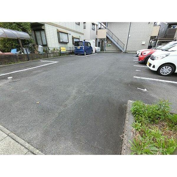 セピア（205） 駐車場