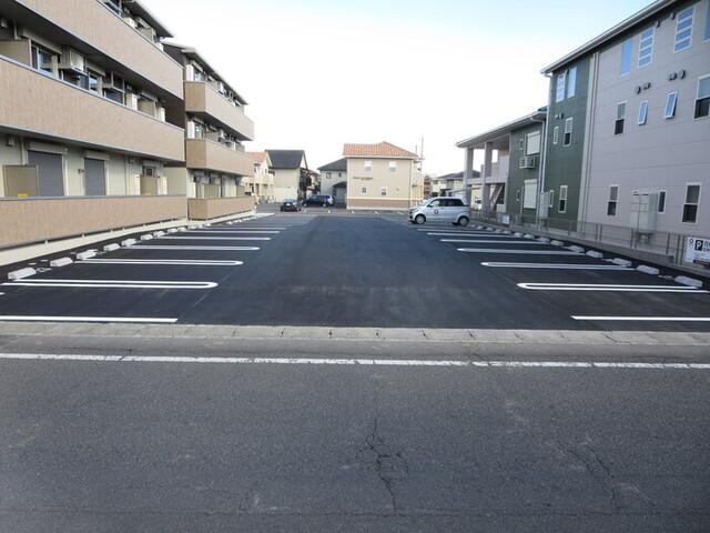 ラ フロレゾン　B棟（101） 駐車場
