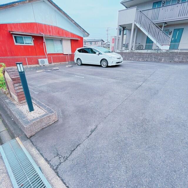 モナリエ三日市（201） 駐車場