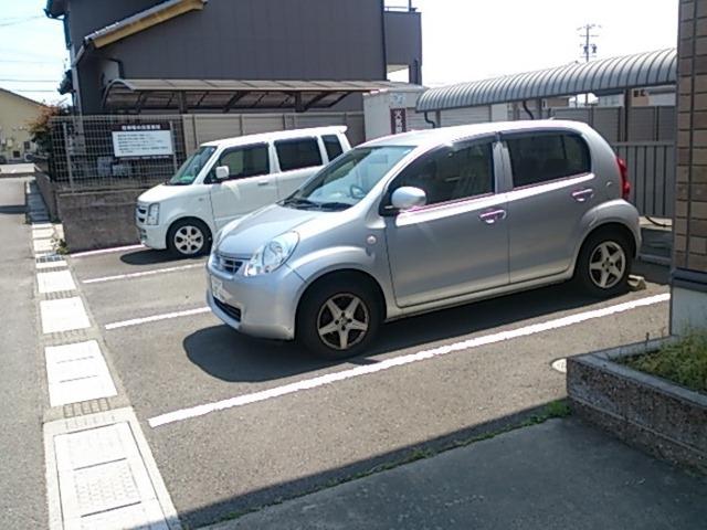 ｅ−ヴィレッジ　A棟（201） 駐車場