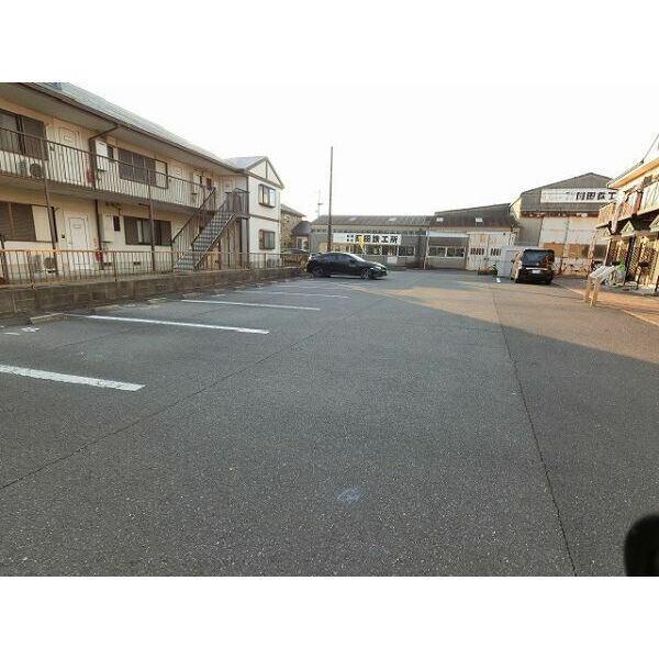 ストークホームⅡＡ棟（2） 駐車場