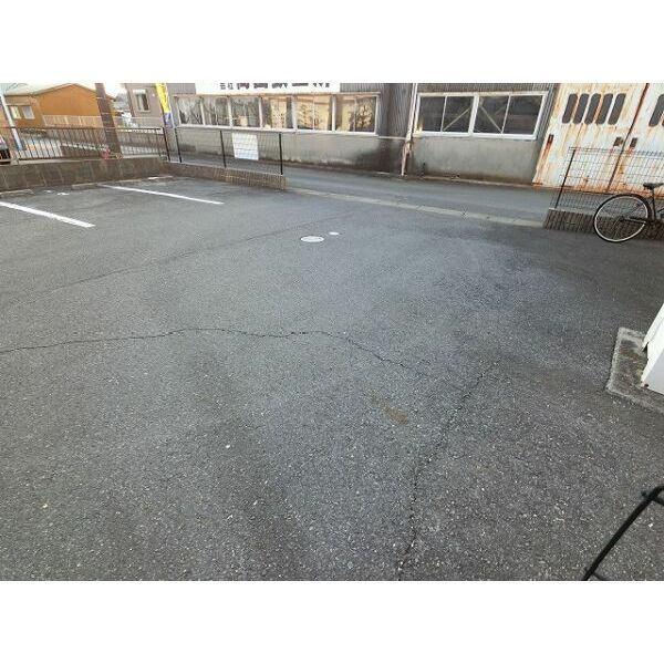 ストークホームⅡＡ棟（2） 駐車場