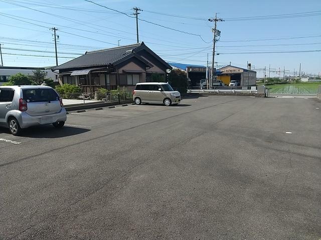 ルミエール（202） 駐車場