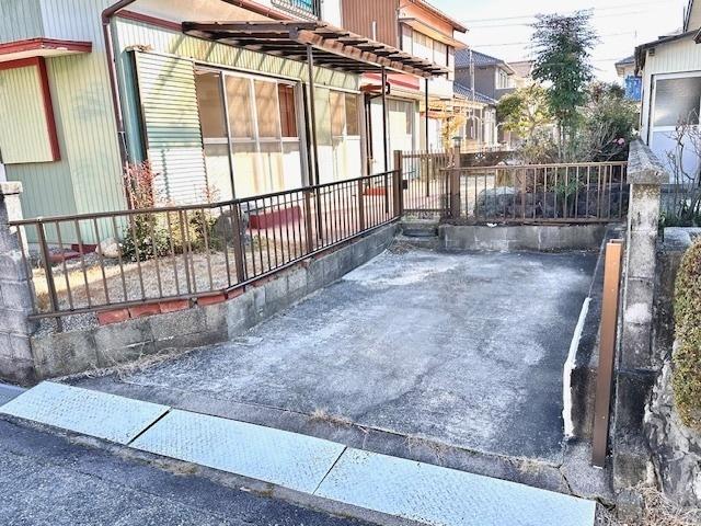 北堀江2丁目貸家 駐車場