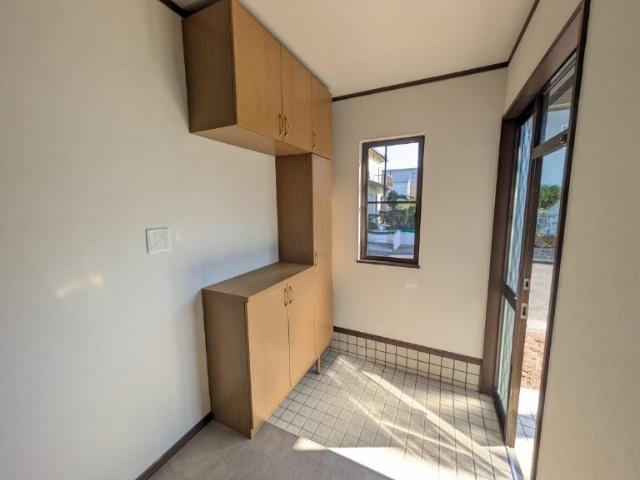 岸岡町中古戸建 玄関
