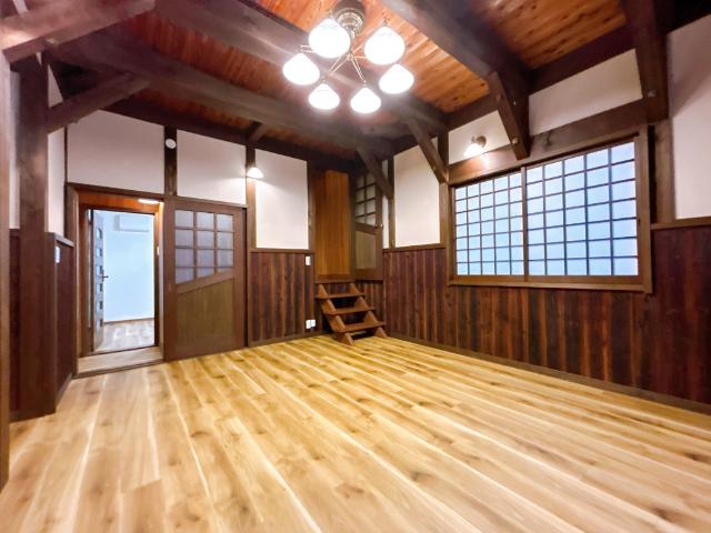 高岡台５丁目中古戸建 リビング