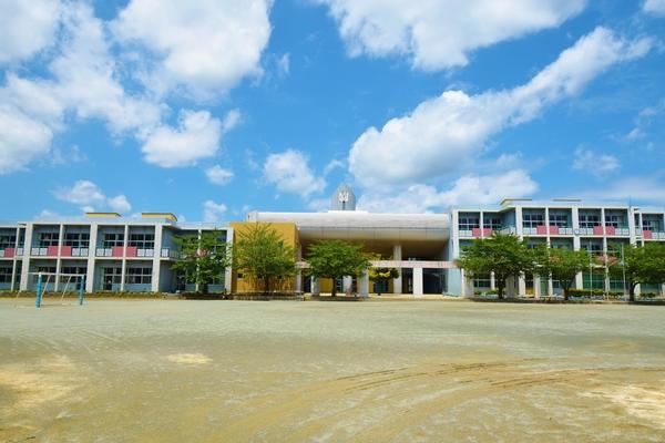 千葉市立土気小学校：1073m