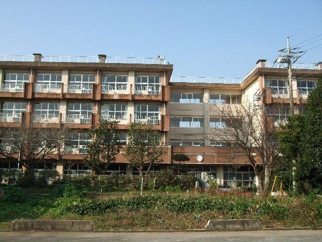 千葉市立誉田東小学校：1174m